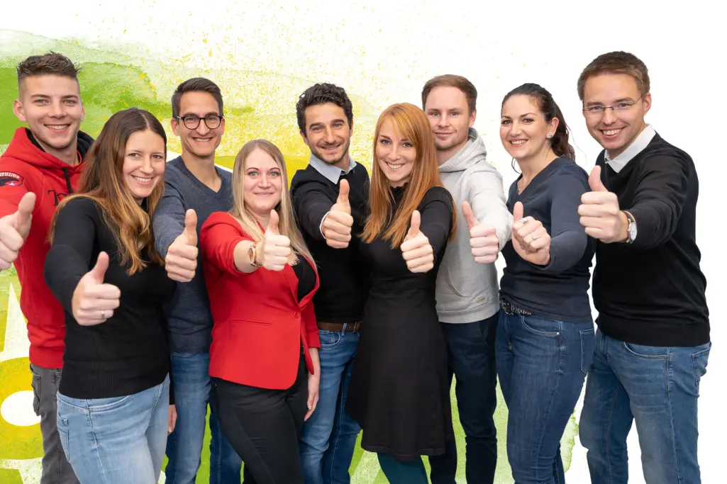 Početnici i iskusni radnici: Sto zaposleni pokazuju podignut palac