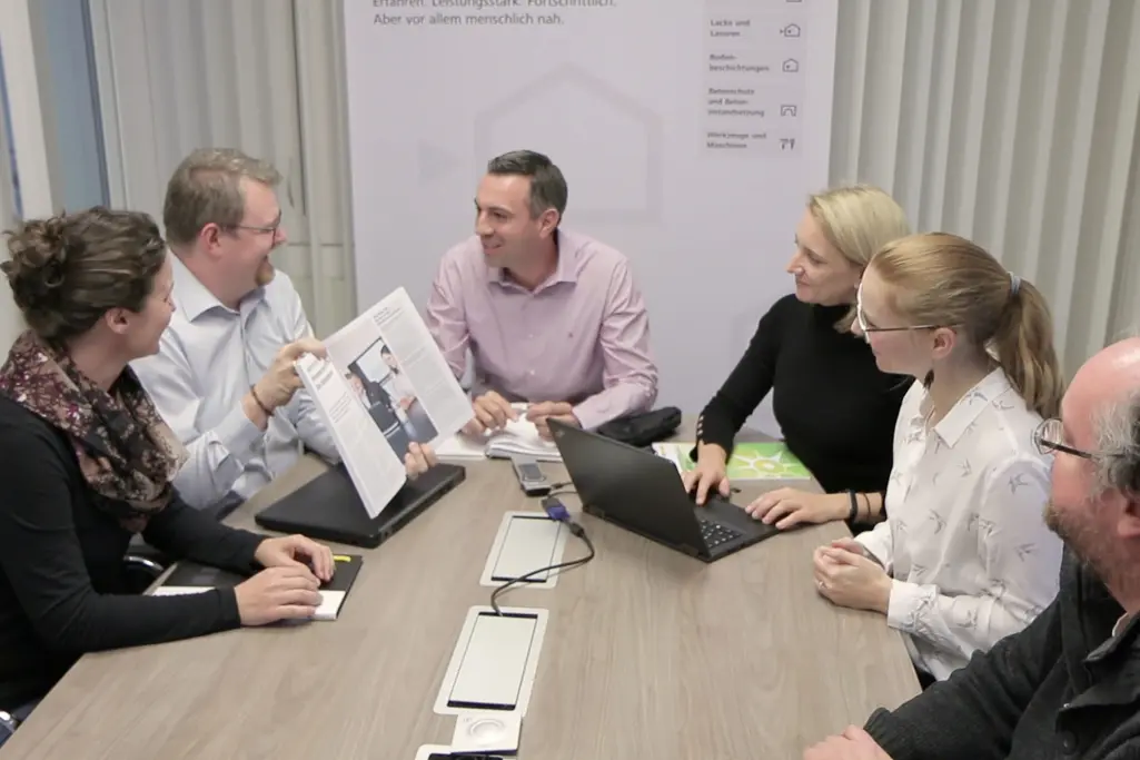 Sto zaposleni na sastanku