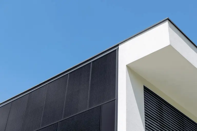 StoVentec Photovoltaics Inlay na fasadi tehničkog centra u centrali kompanije Sto u Filahu.