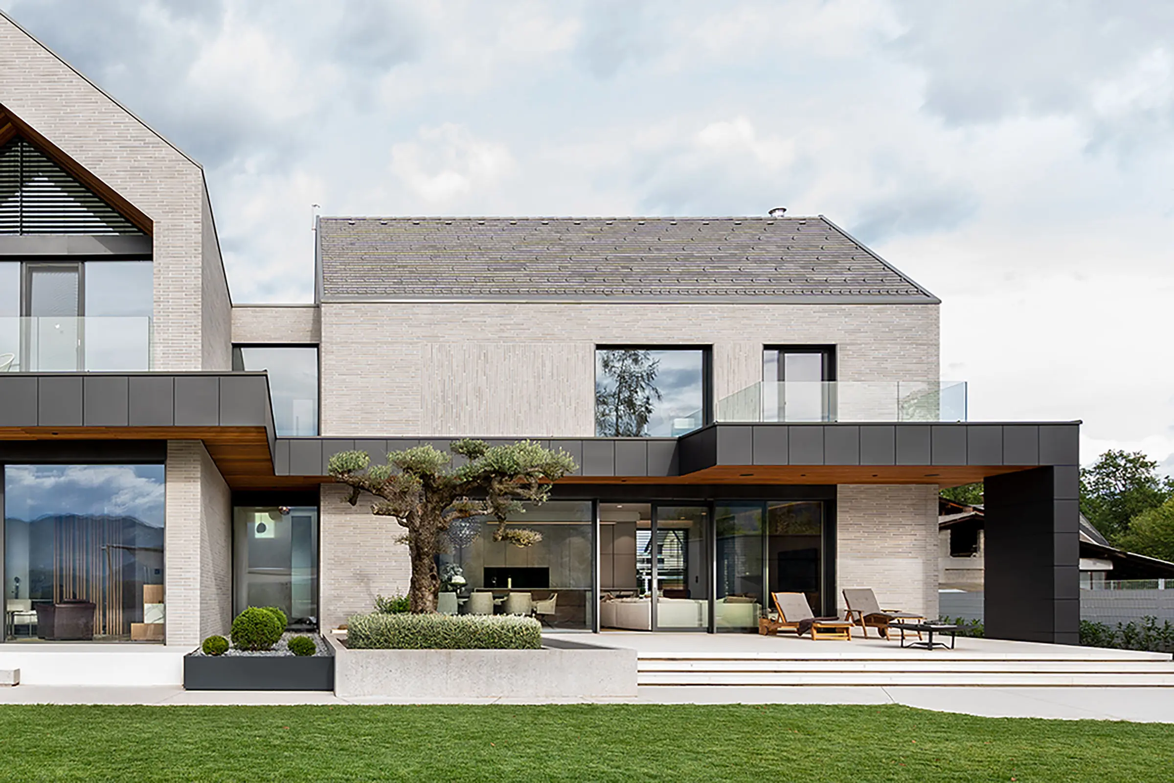 Vila G., Lesce, Slovenija, fasada, StoBrick klinker pločice, detalj ulaza